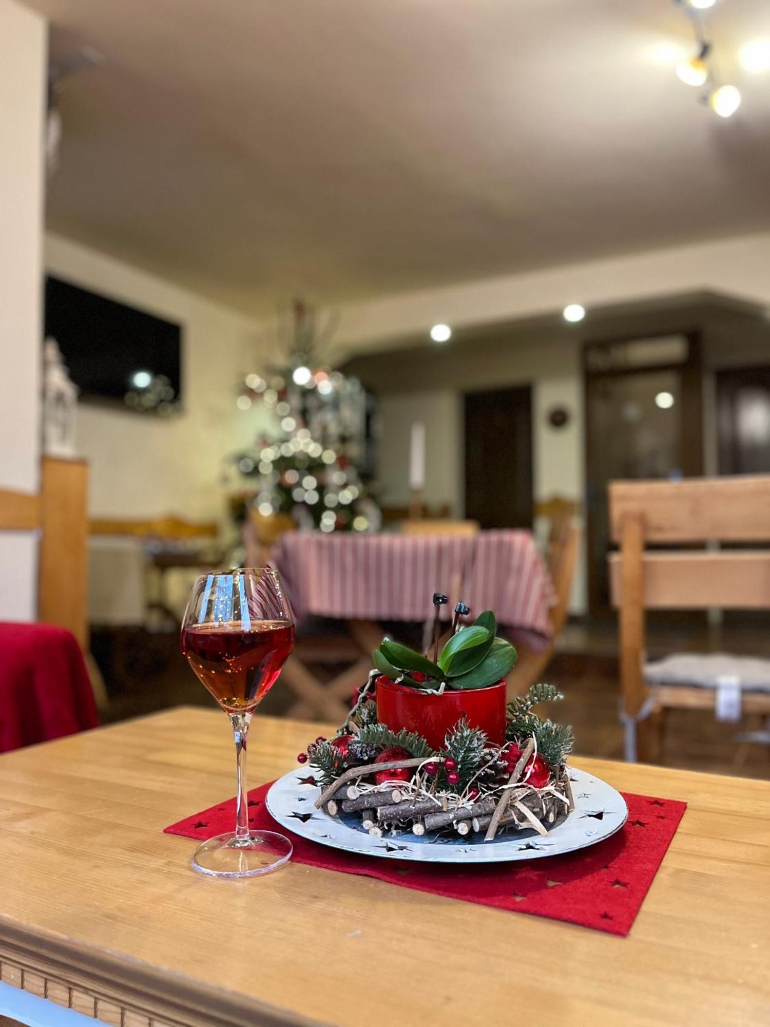 Pensiunea Poiana Avrigului Buitenkant foto