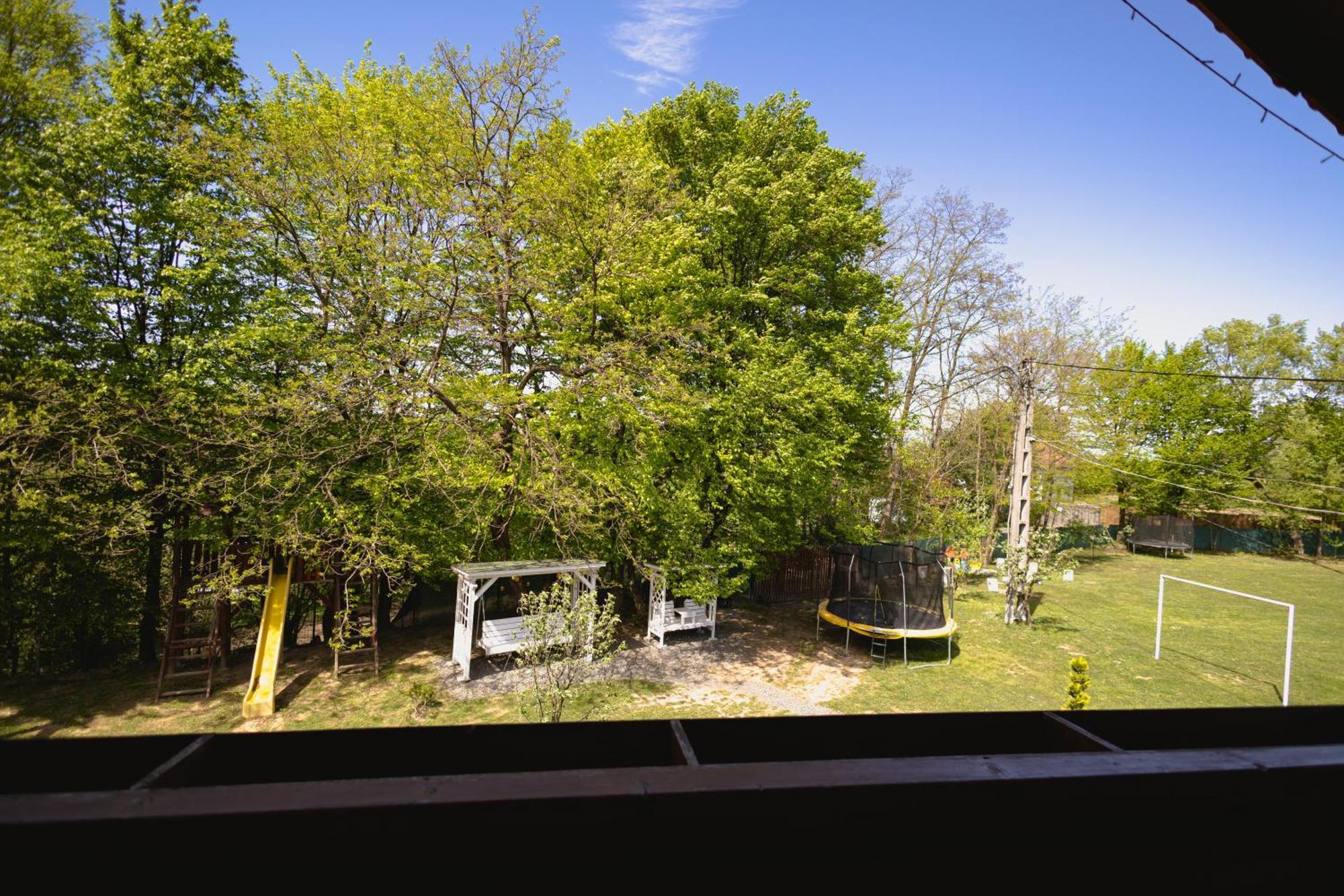 Pensiunea Poiana Avrigului Buitenkant foto